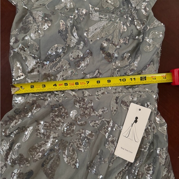 ✨ Silver Sequin Evening Gown – Size 12 – Formal / Prom / Gala Dress ✨ - Picture 4 of 10